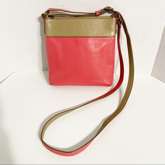 Jim Shore Leather Floral Embossed Design Crossbody Bag Two Toned Fully Lined - Picture 3 of 16